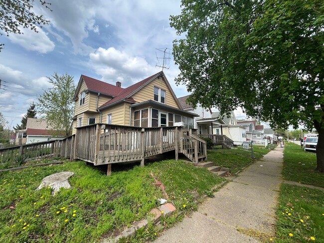 3 Bed 1 Bath house in Rock Island - 3 Bed 1 Bath house in Rock Island