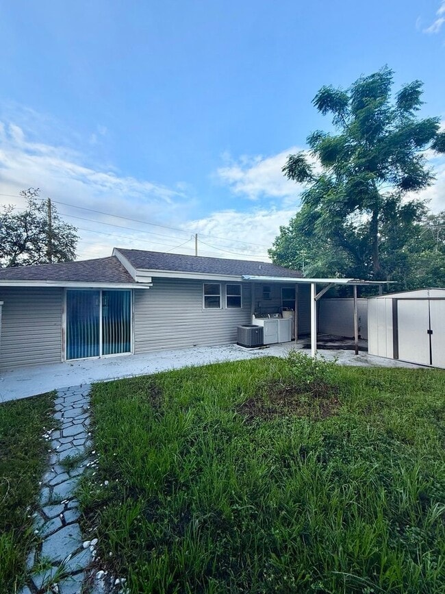 Photo - Dual Living Delight in the Heart of Lakeland!