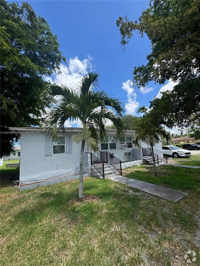 Building Photo - 1400 NW 95th St Unit 1470 Rental
