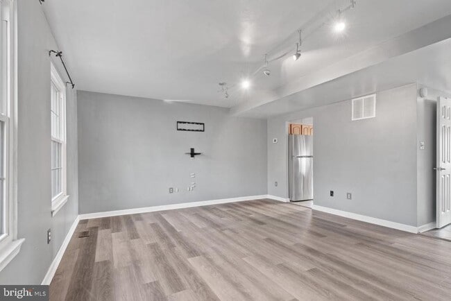 Photo - 6234 Ducketts Ln