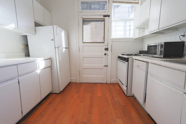 Photo - 621 W Cornelia Ave Unit J01P