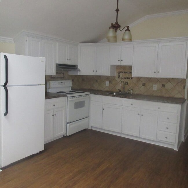 Photo - 2211 Blue Creek Rd