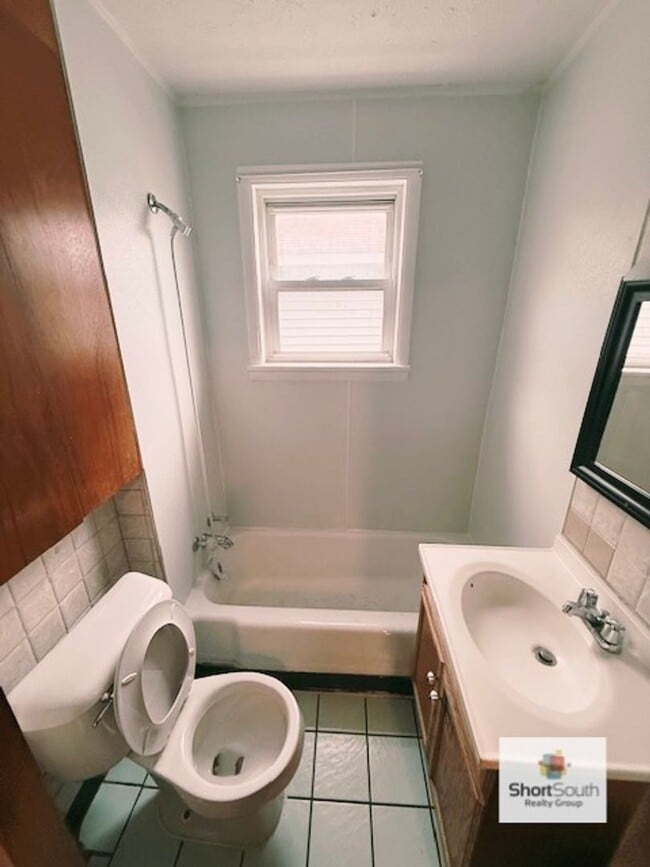 Photo - 1450 Barclay St Unit 1450 Barclay St.  1