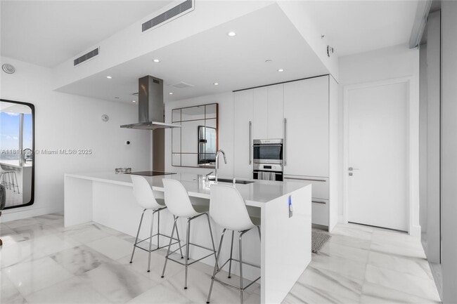 Photo - 700 NE 26th Terrace Unidad 5606