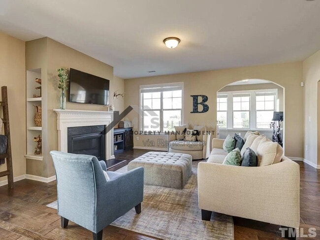 Photo - 207 Maple Walk St