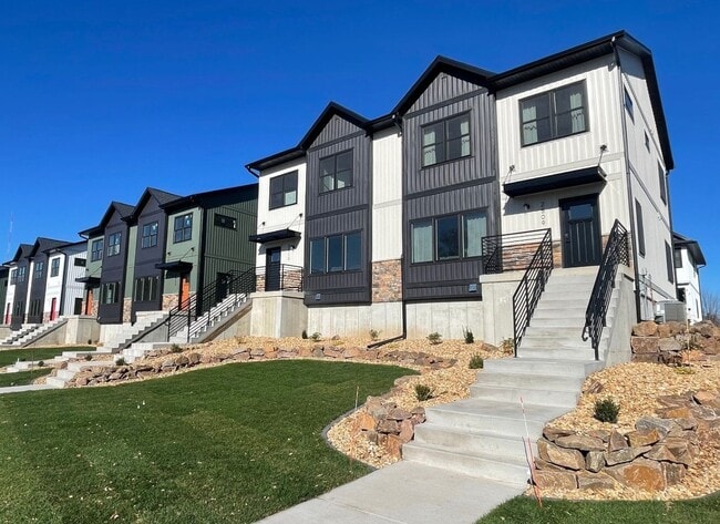 Brand New Luxury Townhomes: 3BR, 2.5 Bath Altoona WI - Brand New Luxury Townhomes: 3BR, 2.5 Bath Altoona WI