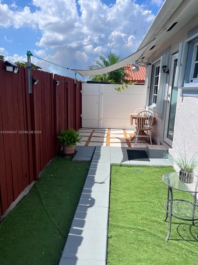 Building Photo - 1607 SW 136th Pl Unit 2