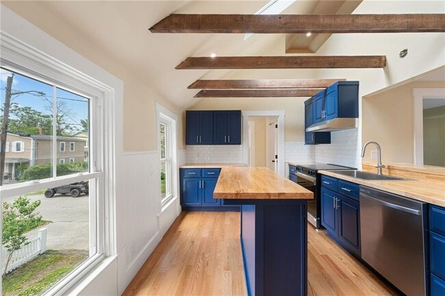 Photo - 32 Richmond St