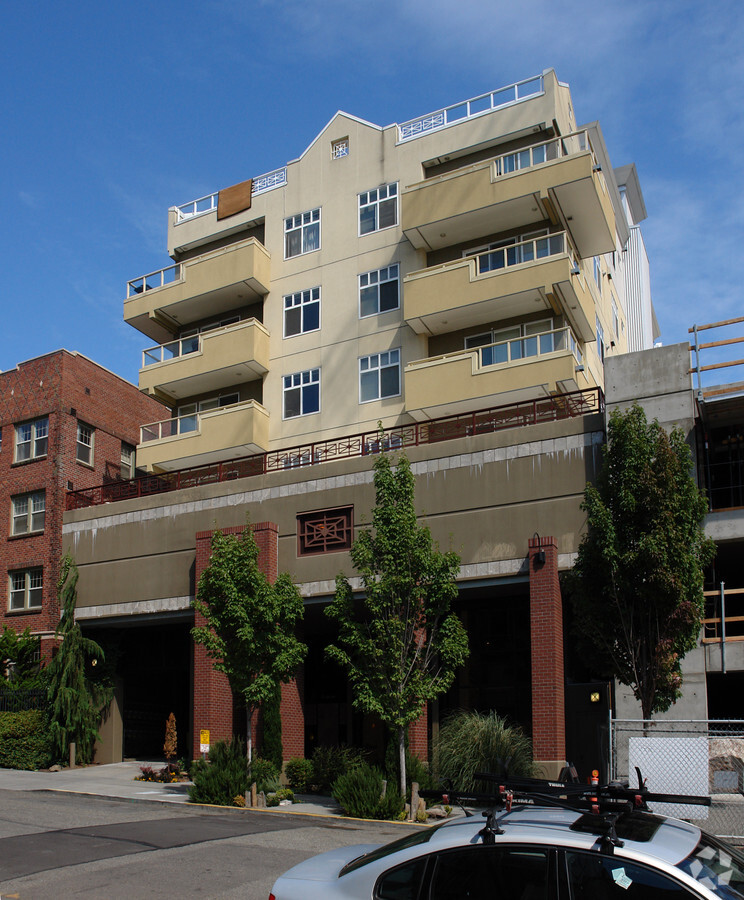 Centre Court - Centre Court Apartments