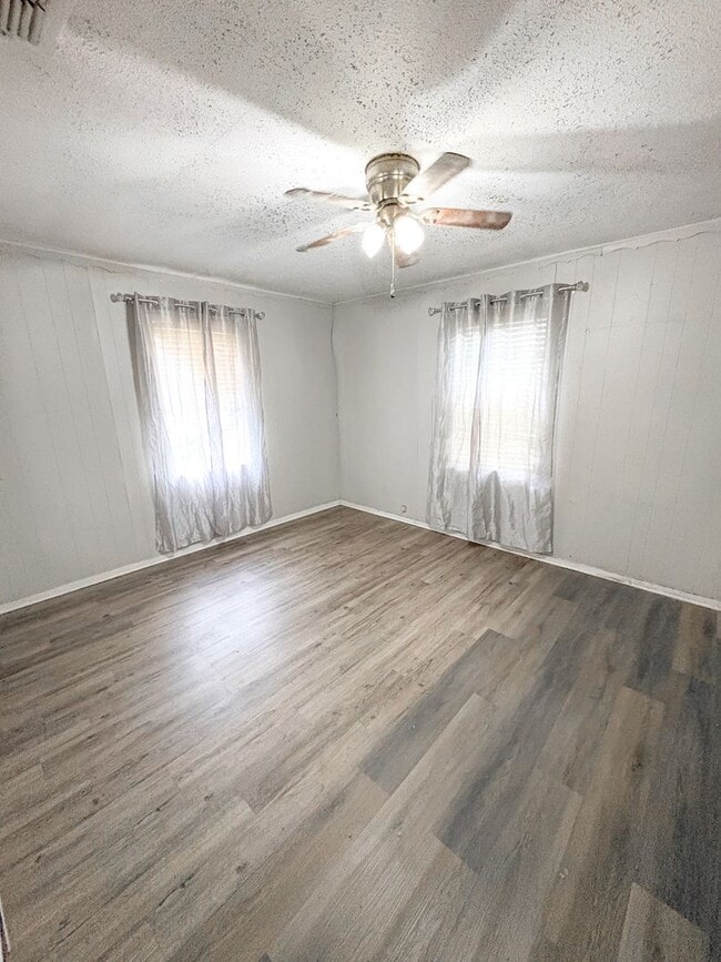Photo - 3bedroom home with Large yard and Shop
