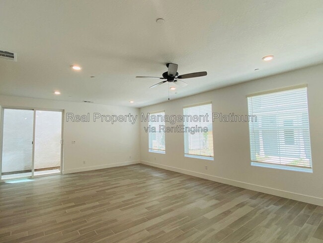 Photo - 2752 E Tamarind Dr