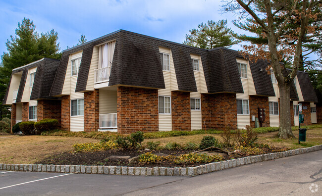 Building Photo - The Courtyards Rental