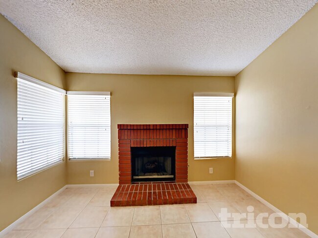 Photo - 625 Freeburg Pl