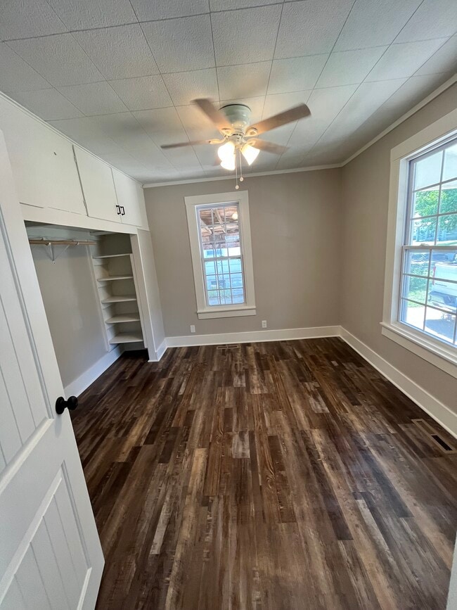 Photo - 415 E Jackson St