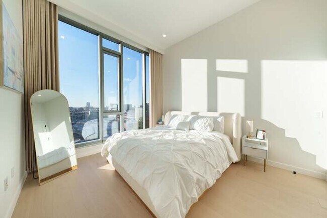 Photo - 35-32 Leavitt St