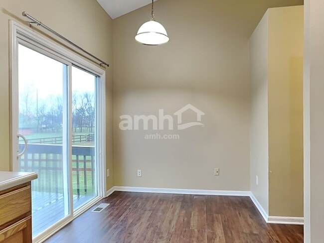 Photo - 4695 Woodfield Dr