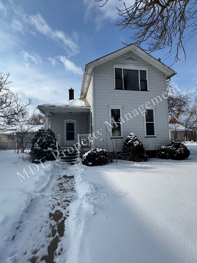 Building Photo - 909 Mackinaw St Unit 2