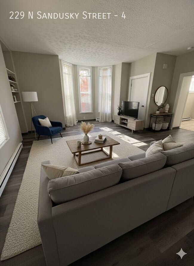 Photo - 229 N Sandusky St Unidad 4