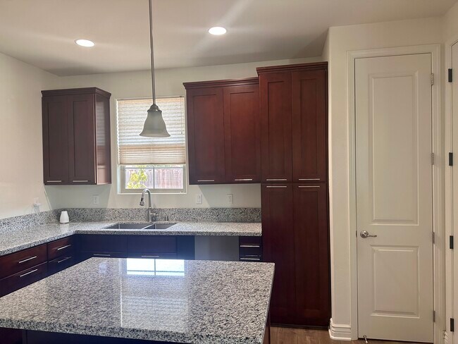 Kitchen - 1866 Vista del Sol Unidad #2