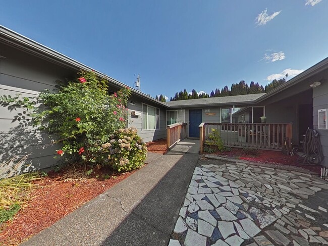 Building Photo - 2 Bedroom Apartment ~ Albany ~ Small Pet F... Unit 432 Ermine Street SE