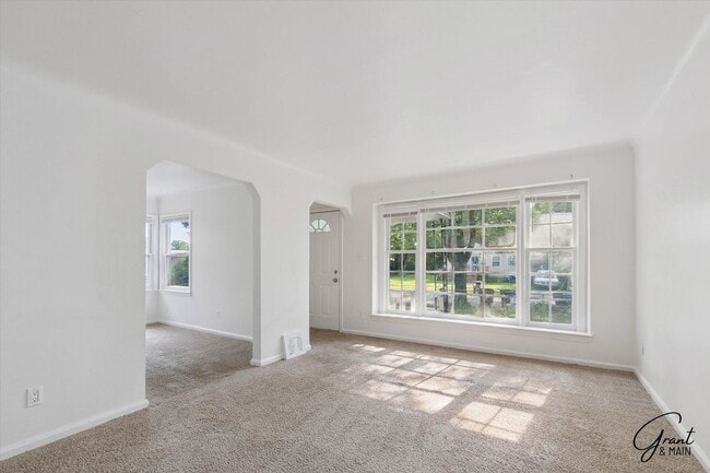 Photo - 3 Bedroom - 1 Bath- $1,150.00