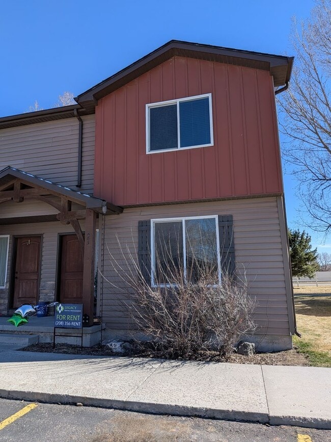 Photo - 3 bed 1.5 bath IMMACULATE END-UNIT Townhome in the Meadows