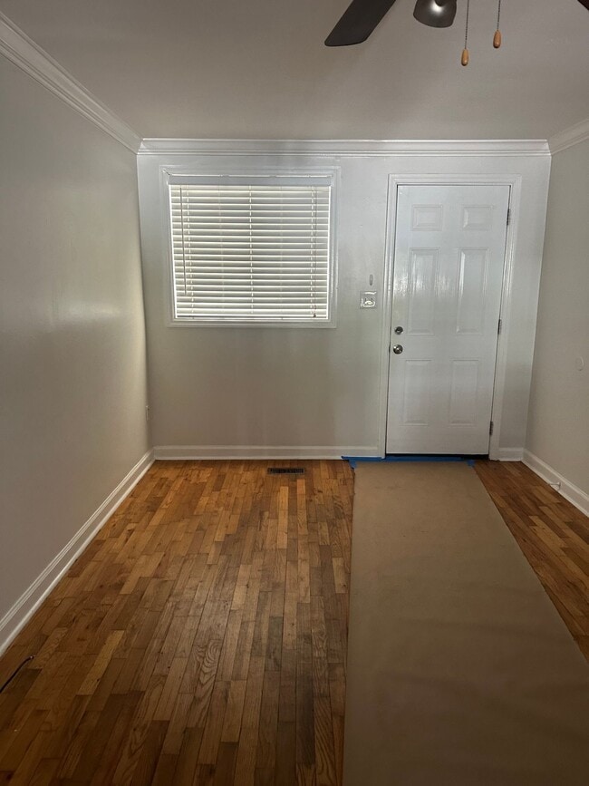 Building Photo - cute place Unit 414 E Park Ave C