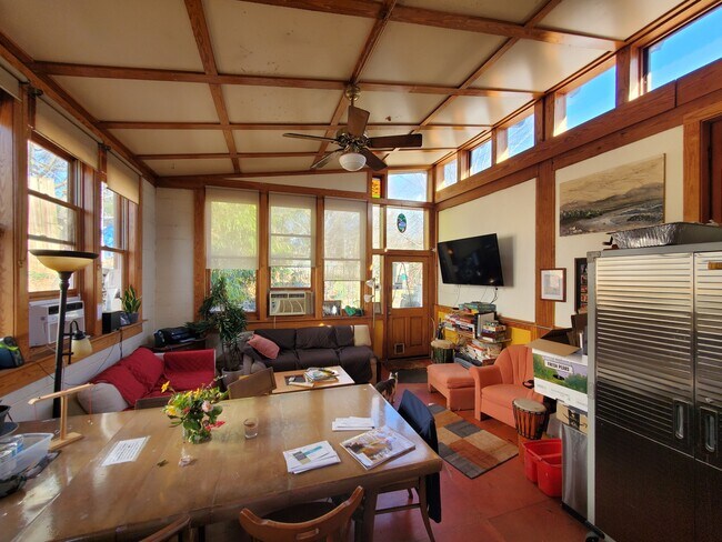 Photo - 317 Nelms Ave NE