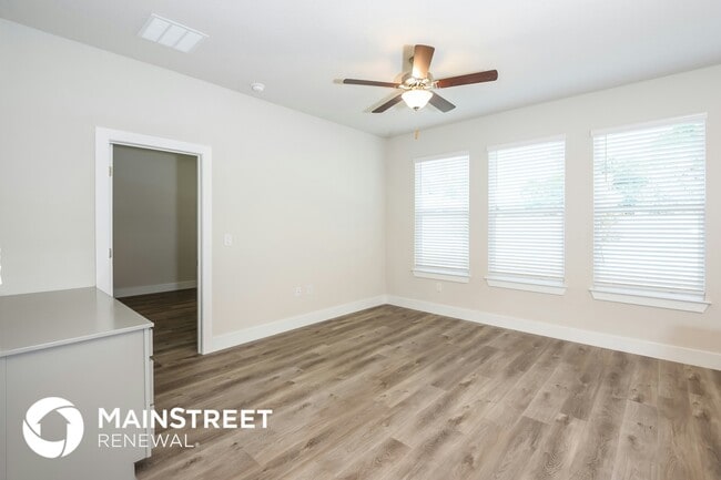 Photo - 305 Whiteheart Dr