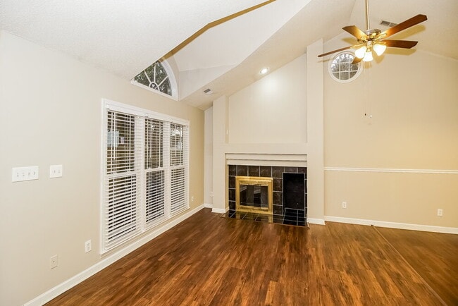 Photo - 7912 Trotter Rd