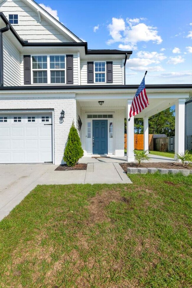 Photo - Open-Concept Living with Main-Level Primary Near Stone Bay