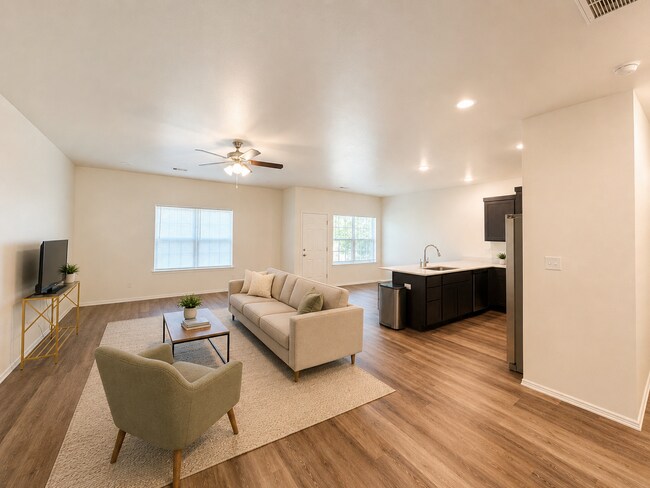 Photo - 1011 S Benchmark Ln