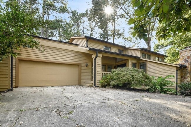 Photo - 1000 Muirfield Dr NE