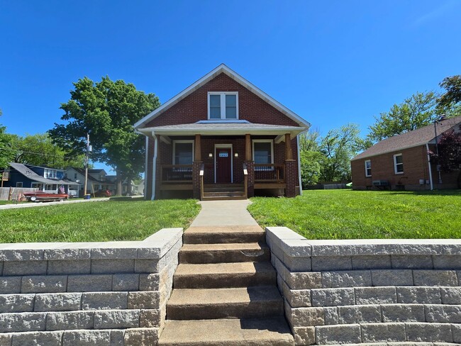 Building Photo - Charming 4BR/2.5BA Home in Historic Washington, MO - Walk to the Riverfront!