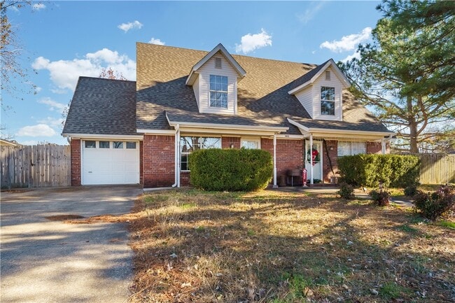 Building Photo - 1402 Camellia Dr