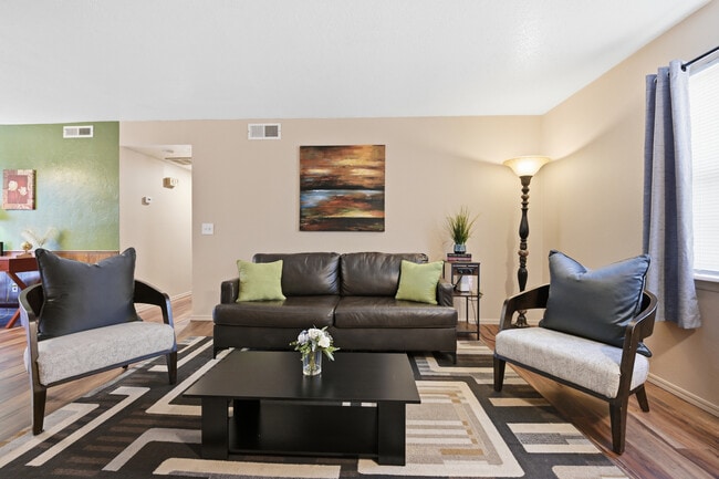 Building Photo - 11307 N May Ave Unit #D