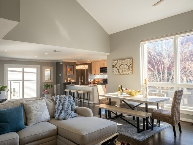 Building Photo - 913 Saulnier St