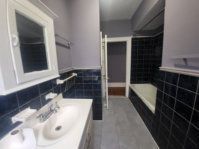 Photo - 5044 N Sydenham St