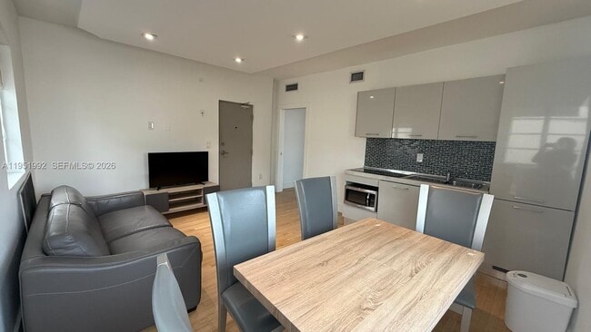 Building Photo - 600 15th St Unit 9