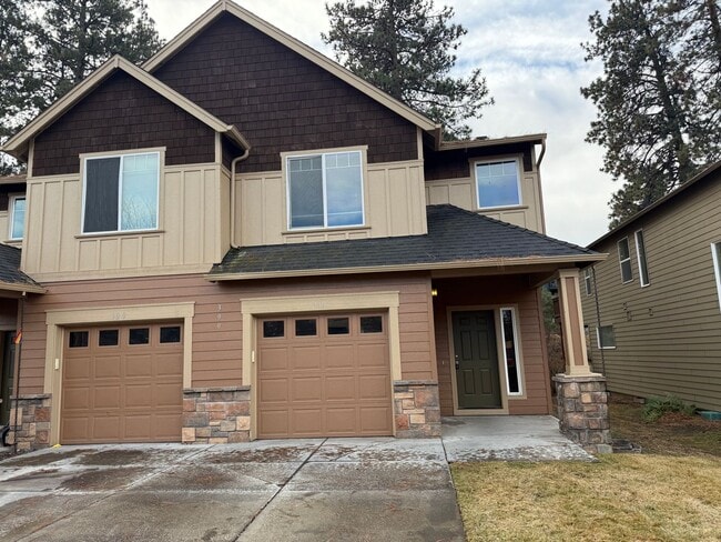 Building Photo - gar399 Unit 200