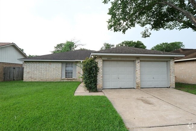 Building Photo - 22015 Kenlake Dr Rental