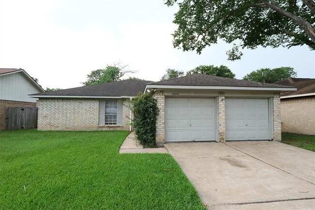 Photo - 22015 Kenlake Dr Casa
