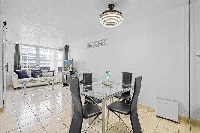 Photo - 2899 Collins Ave Unidad 1021