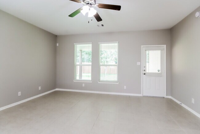 Photo - 614 Companion Dr