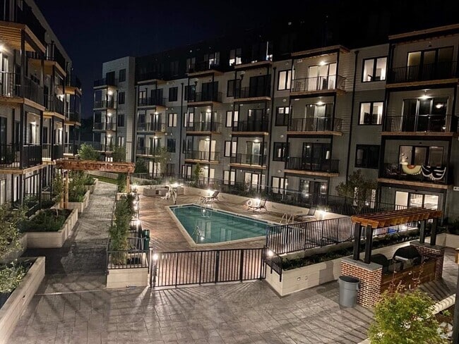 Interior Courtyard - 2000 Pennsylvania Avenue Rental
