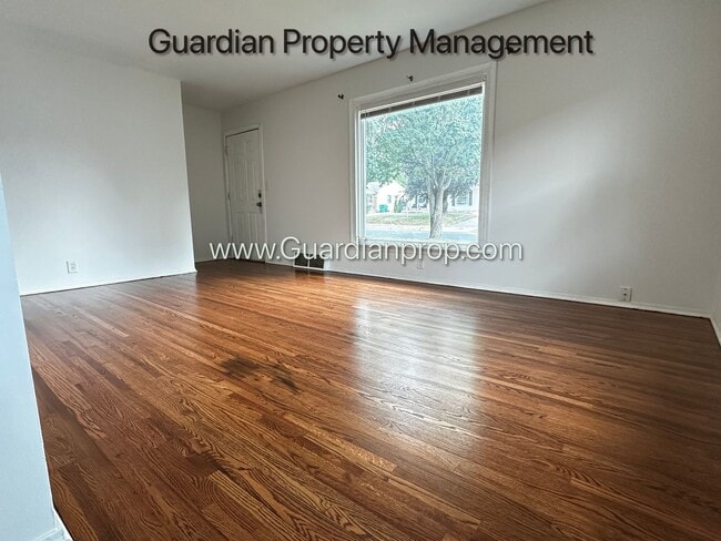 Photo - 2944 Quebec Ave S