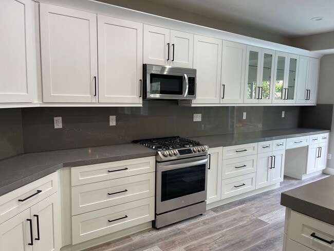 Photo - Beautiful 4 Bedroom 3 Bathroom with a pool