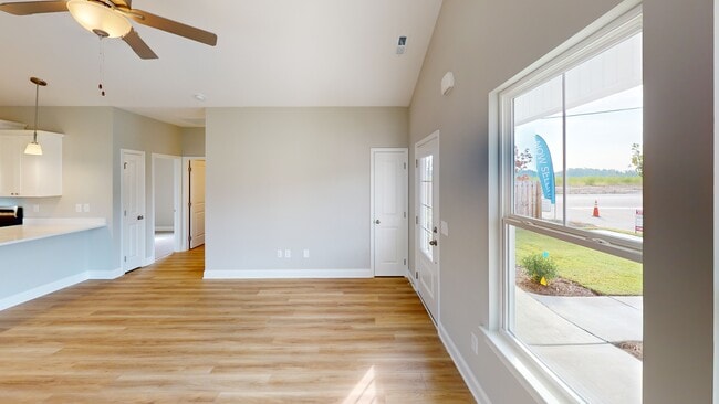 Photo - Midtown Oaks 12