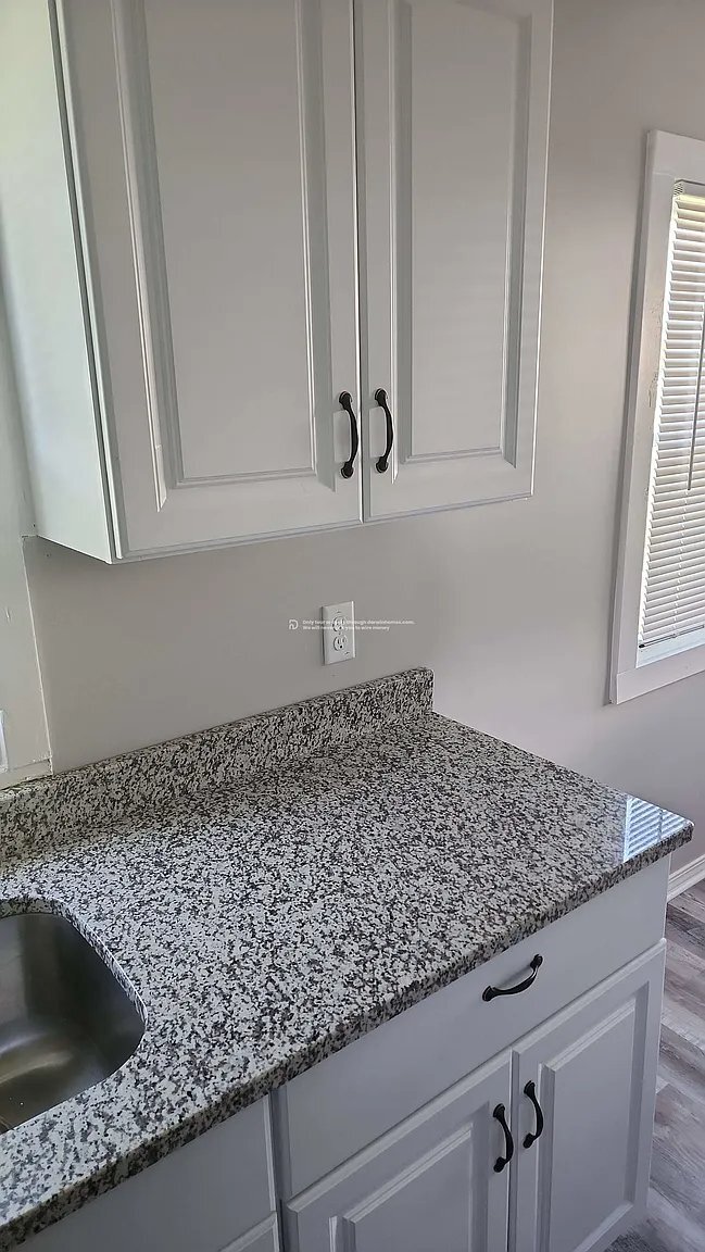 Photo - 668 Bell Ave