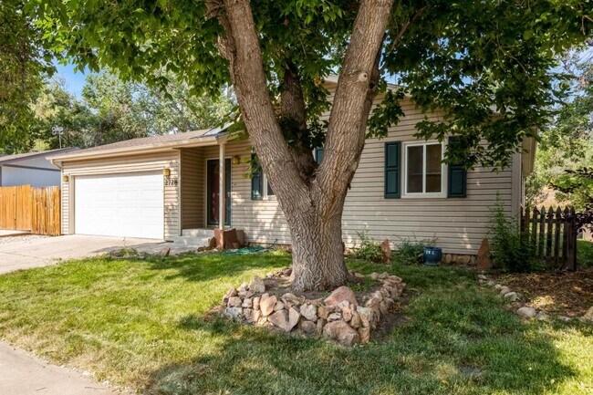 Photo - 2728 Alan St